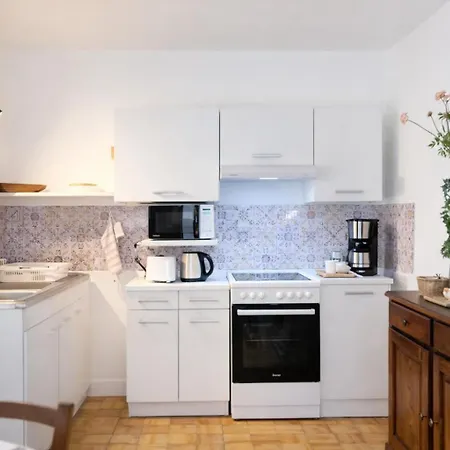 Holiday home Maison Entiere Pour 4 Personnes Avec Parking Proche Centre